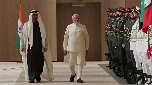 'പശ്ചിമേഷ്യയിൽ സമാധാനം വേണം, ഇന്ത്യ ഒപ്പമുണ്ട്'; യുഎഇയിൽ പ്രധാനമന്ത്രിക്ക് യുദ്ധവിമാനങ്ങളുടെ അകമ്പടിയോടെ സ്വീകരണം